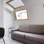 Cozy One Bedroom Apt Close 2 Public Transportation