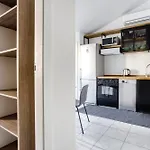 Cozy One Bedroom Apt Close 2 Public Transportation