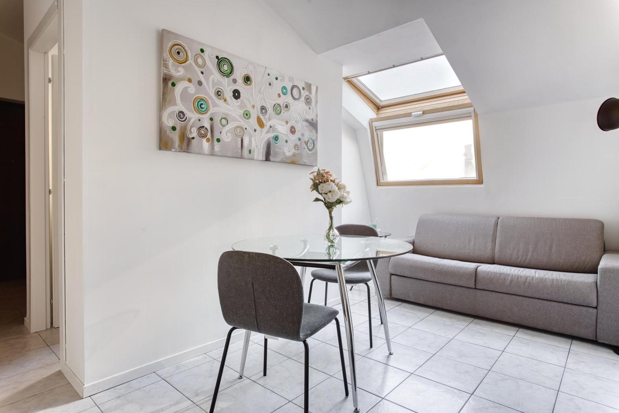 Apartment Cozy One Bedroom Close 2 Public Transportation *