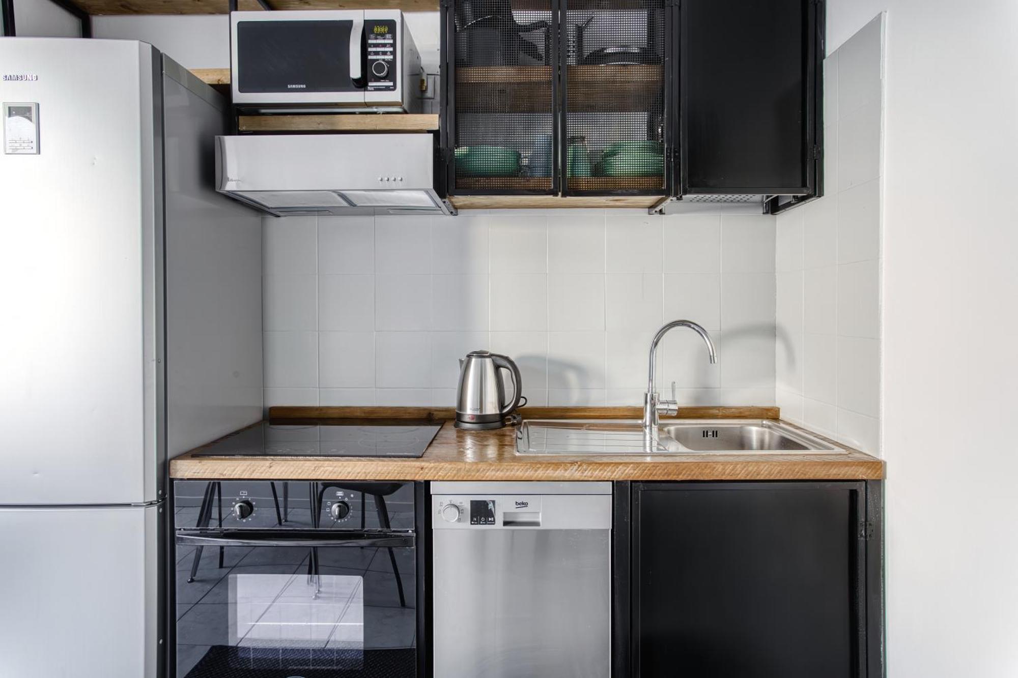 Cozy One Bedroom Close 2 Public Transportation *