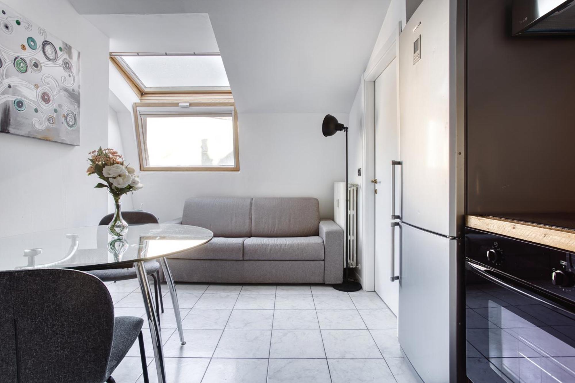 Cozy One Bedroom Close 2 Public Transportation Mailand
