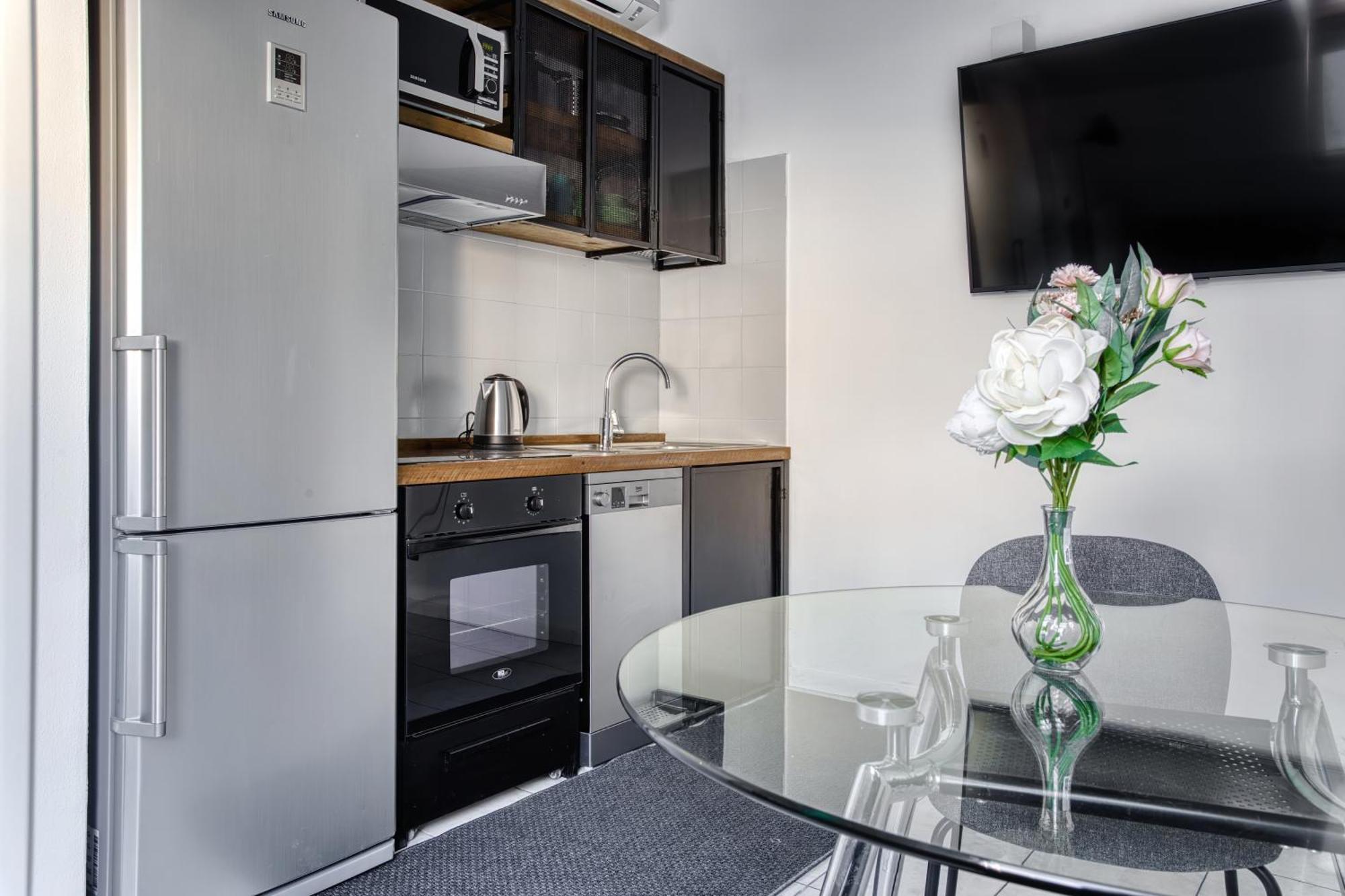 Apartment Cozy One Bedroom Close 2 Public Transportation Mailand