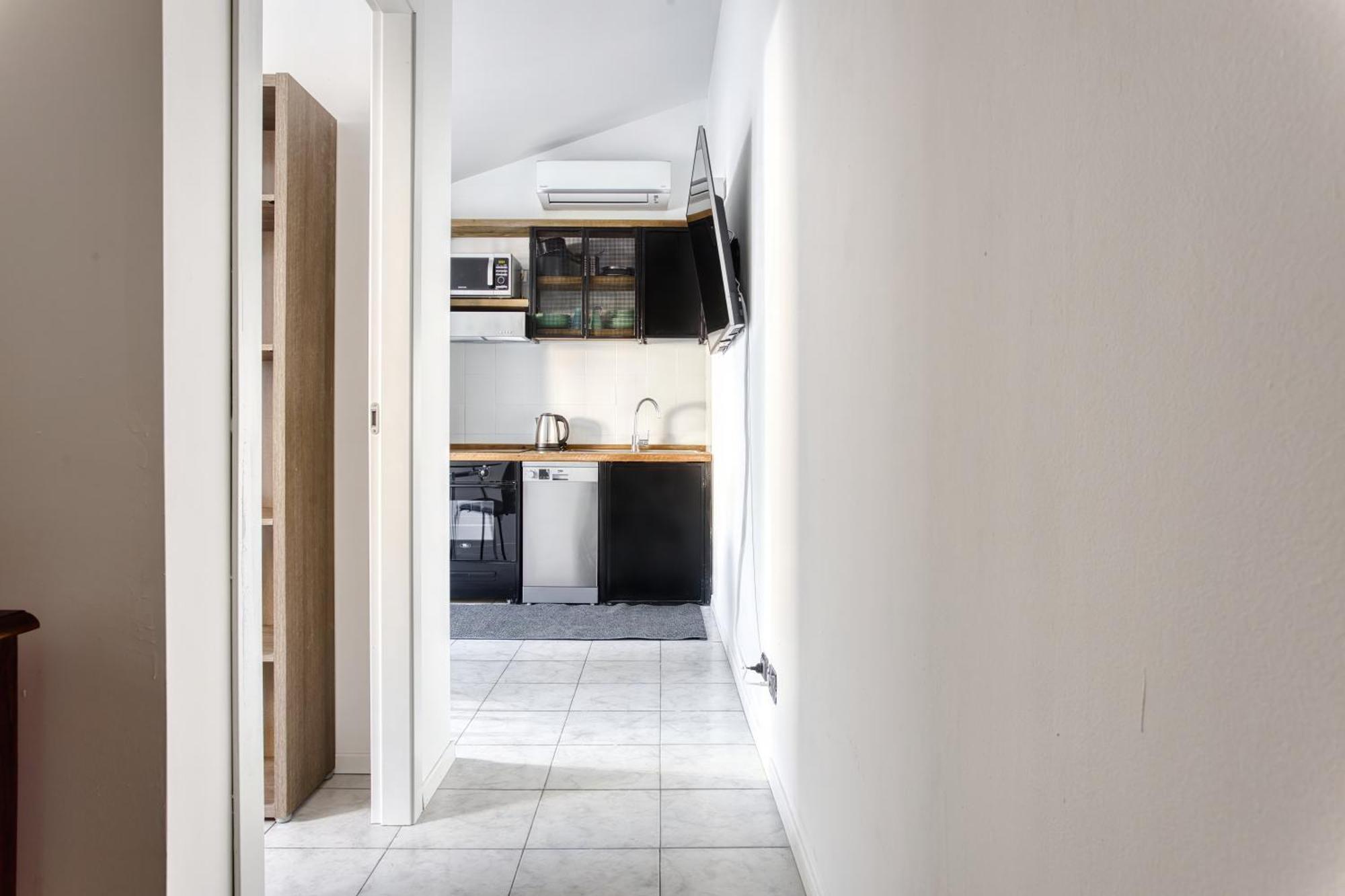Cozy One Bedroom Close 2 Public Transportation *
