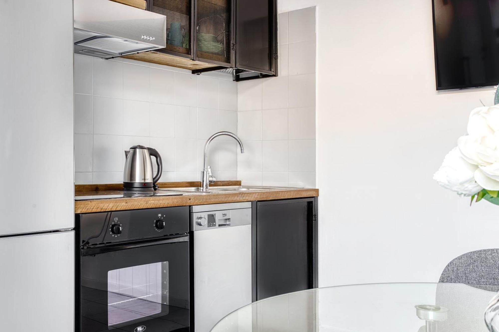 Cozy One Bedroom Close 2 Public Transportation *