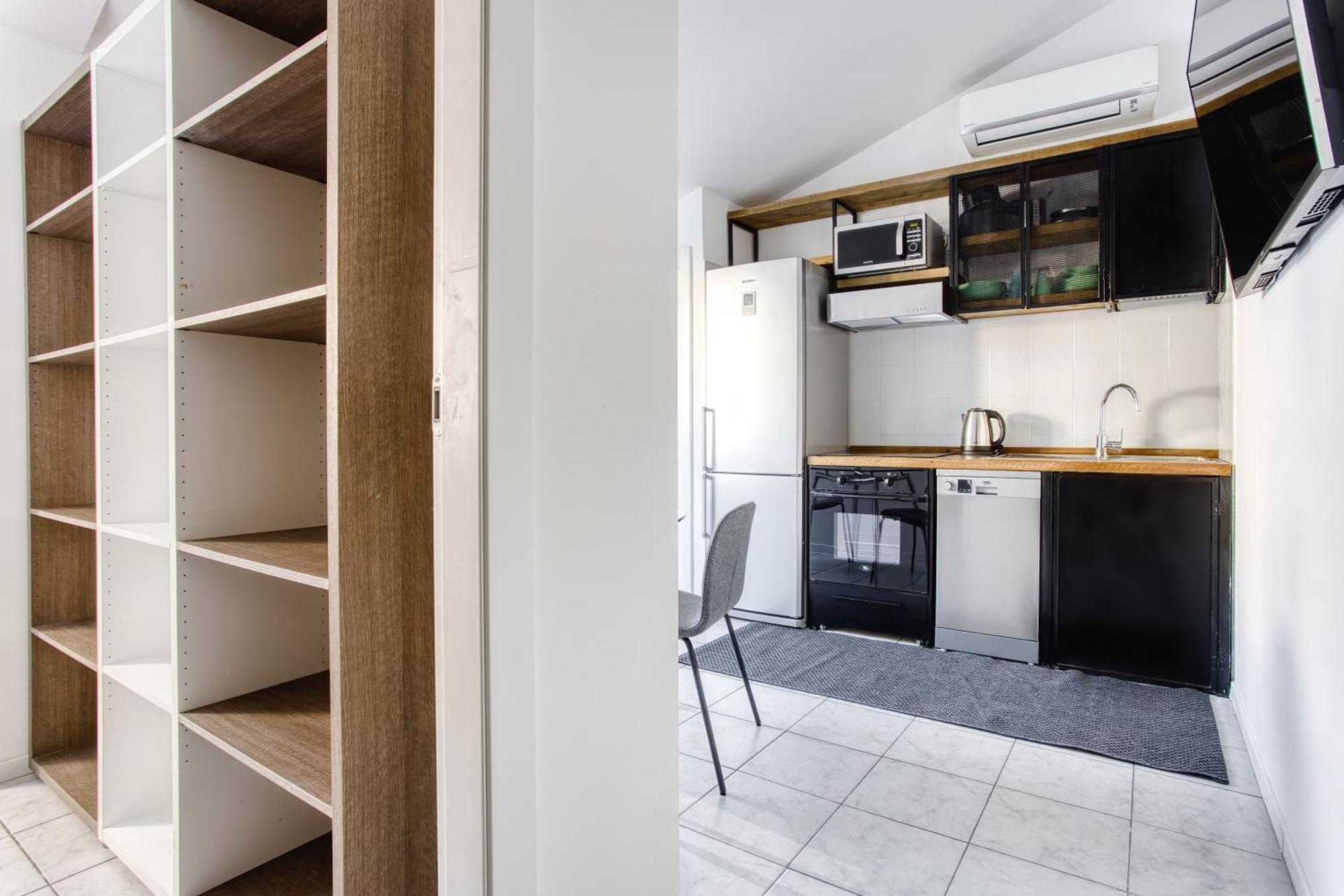 Apartment Cozy One Bedroom Close 2 Public Transportation *