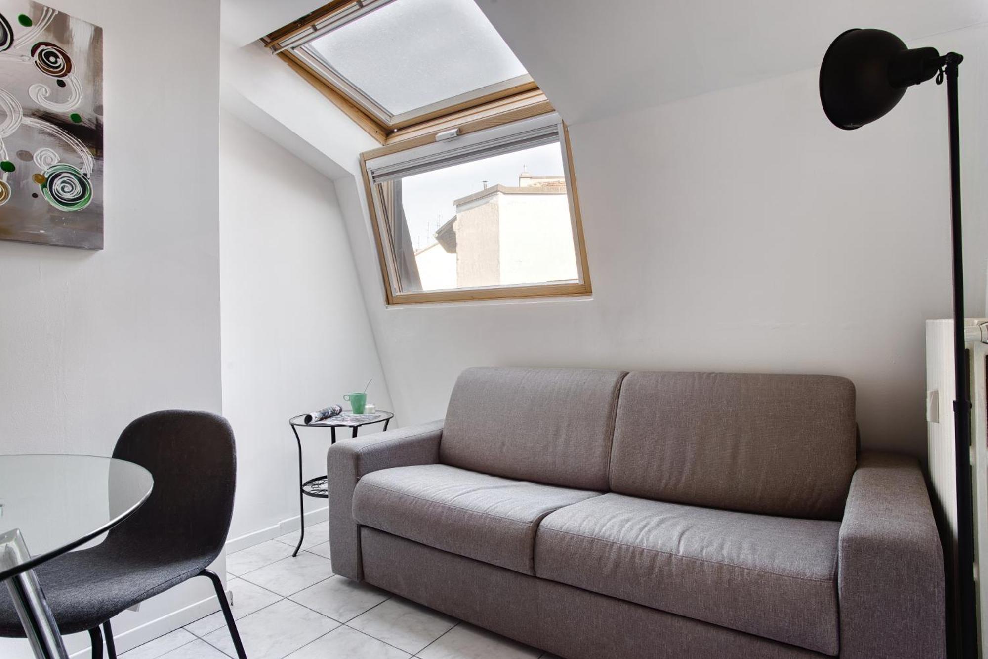 Apartment Cozy One Bedroom Close 2 Public Transportation